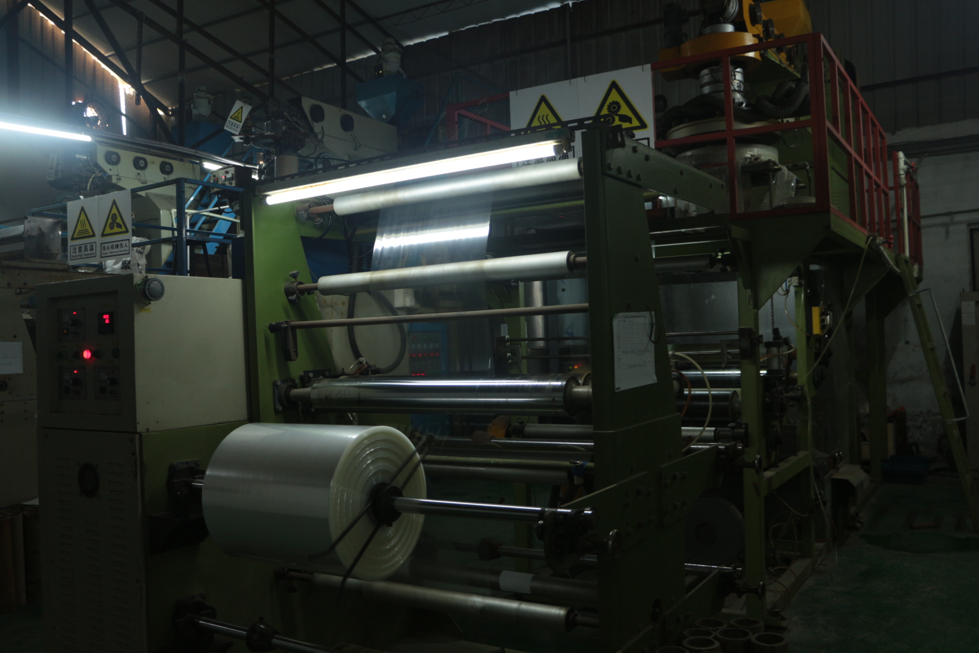 平達(dá)利吹膜生產(chǎn)線