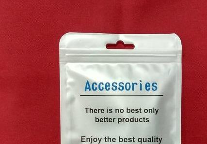 白色打孔數(shù)據(jù)線包裝袋